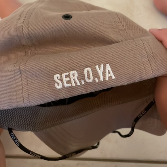 SER.O.YA fitted cap with chinstrap - Picture 3 of 4